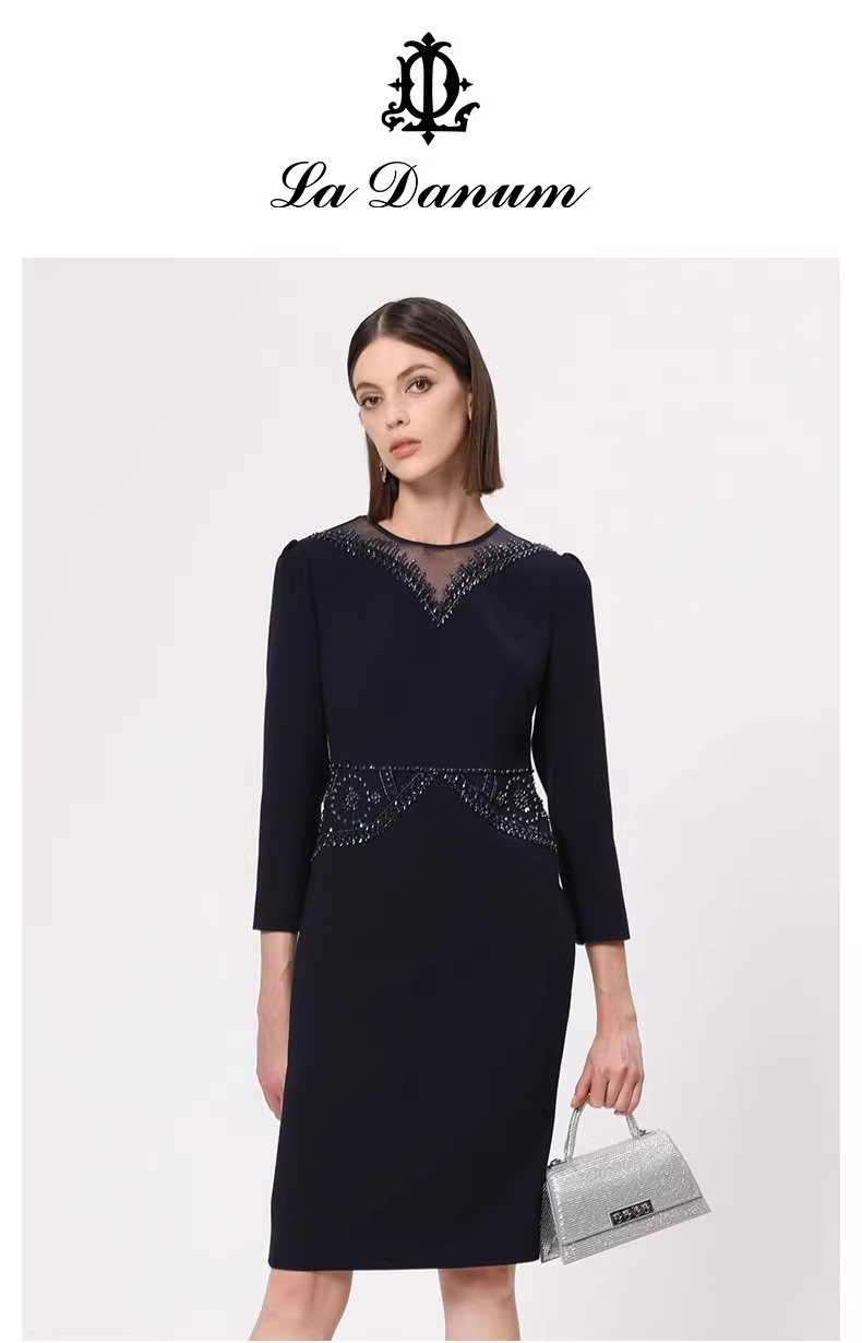 2023年阿丹娜商场专柜同款拼接网纱钉珠修身长袖连衣裙LRA625DRB0