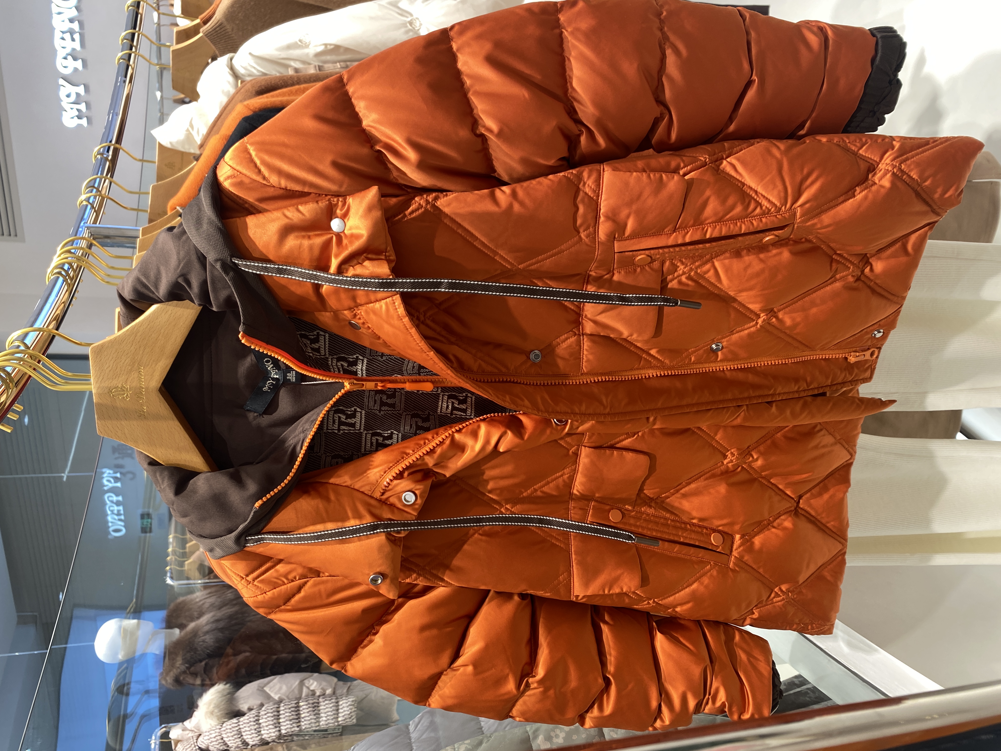 2024年马天奴商场专柜同款立领无帽女士短款羽绒服MDA609DCO0