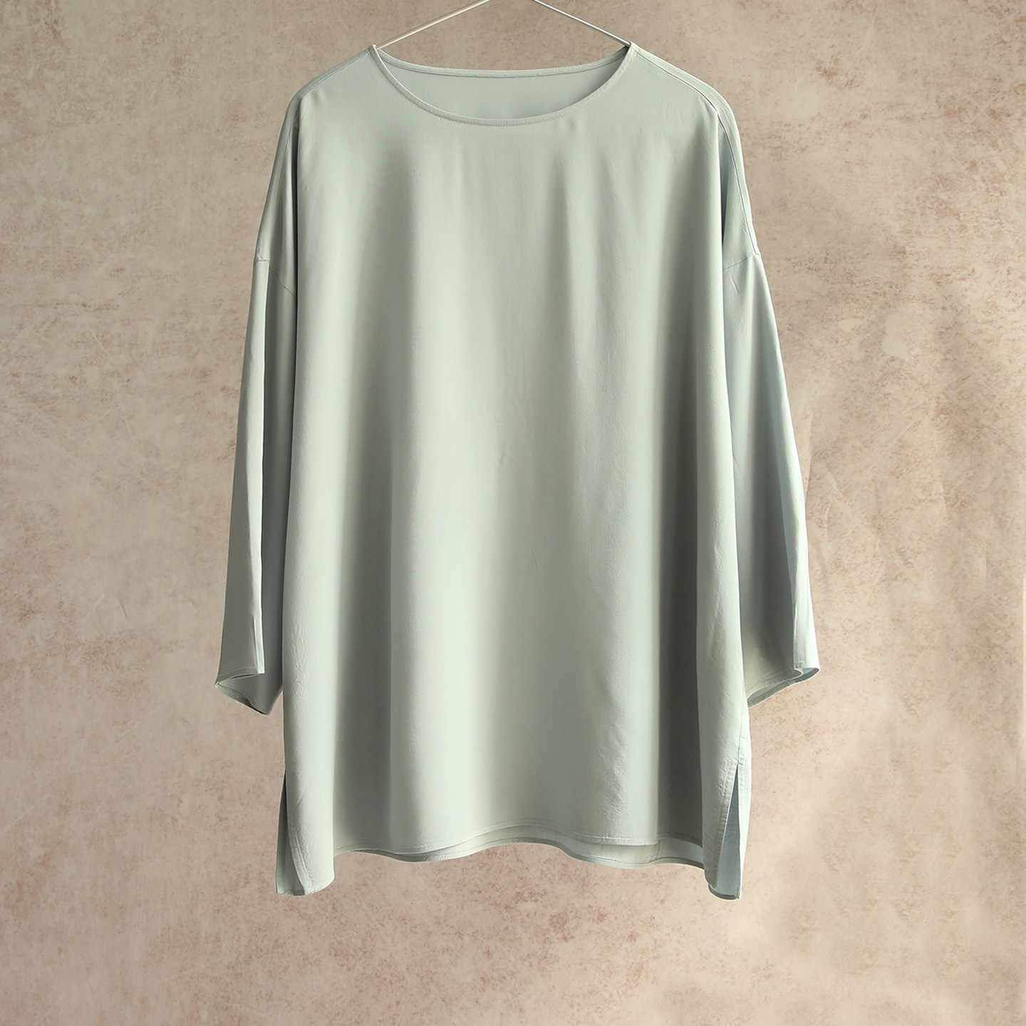 云芝元26春夏新款灰蓝色玫瑰纤维休闲简约圆领八分袖轻松衣套头衫