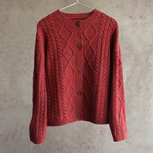 云芝元 设计师冬款纯羊毛花红色绞花圆领横机针织开衫外套1116-M