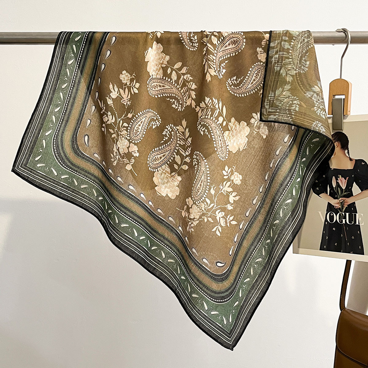 68cm复古小方巾棉质感印花围巾