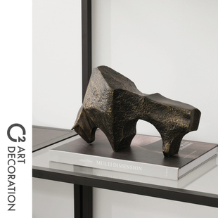 抽象树脂铜色牛摆件样板间售楼处办公室书柜书桌装 饰品摆件