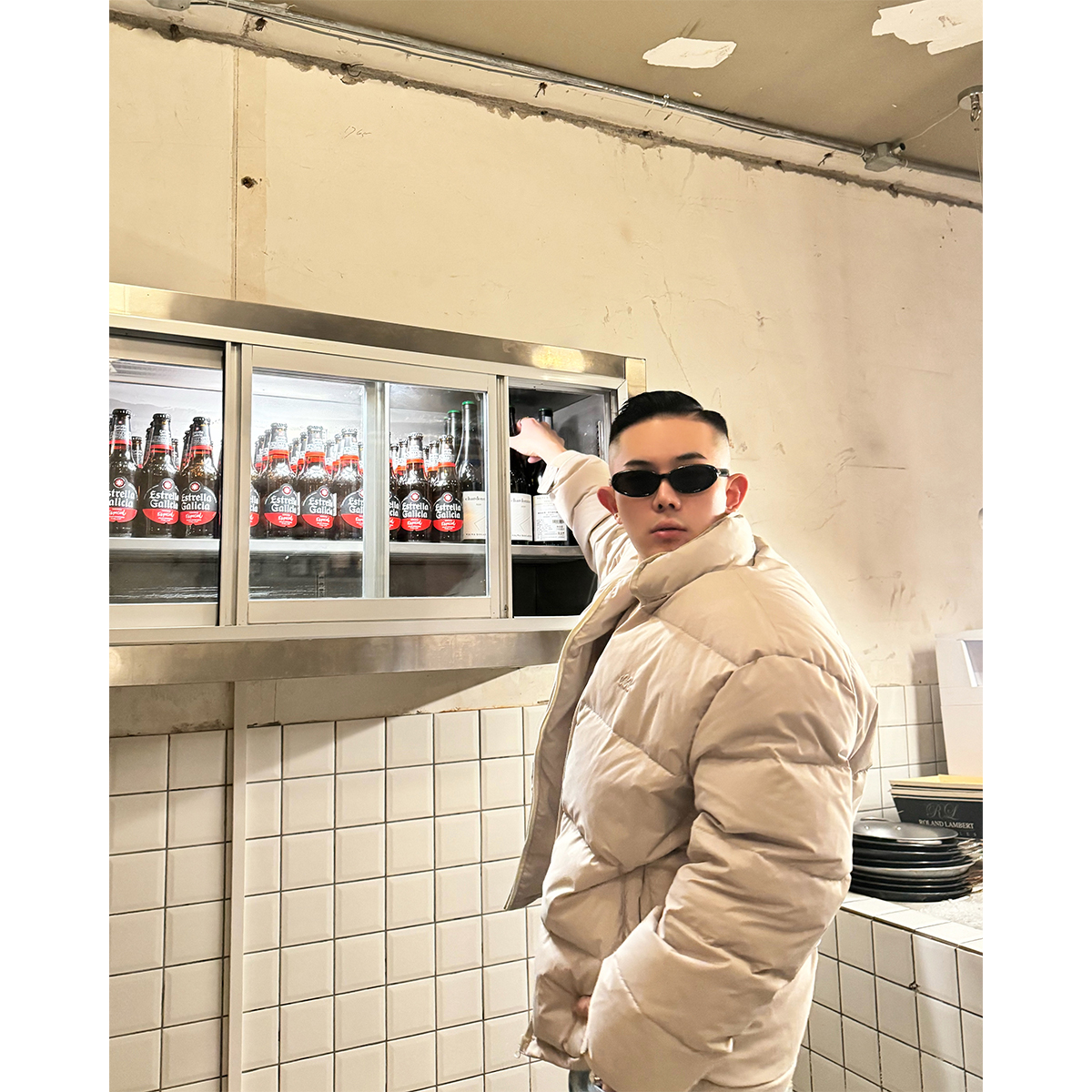 米灰色羽绒服Magadeth秋冬