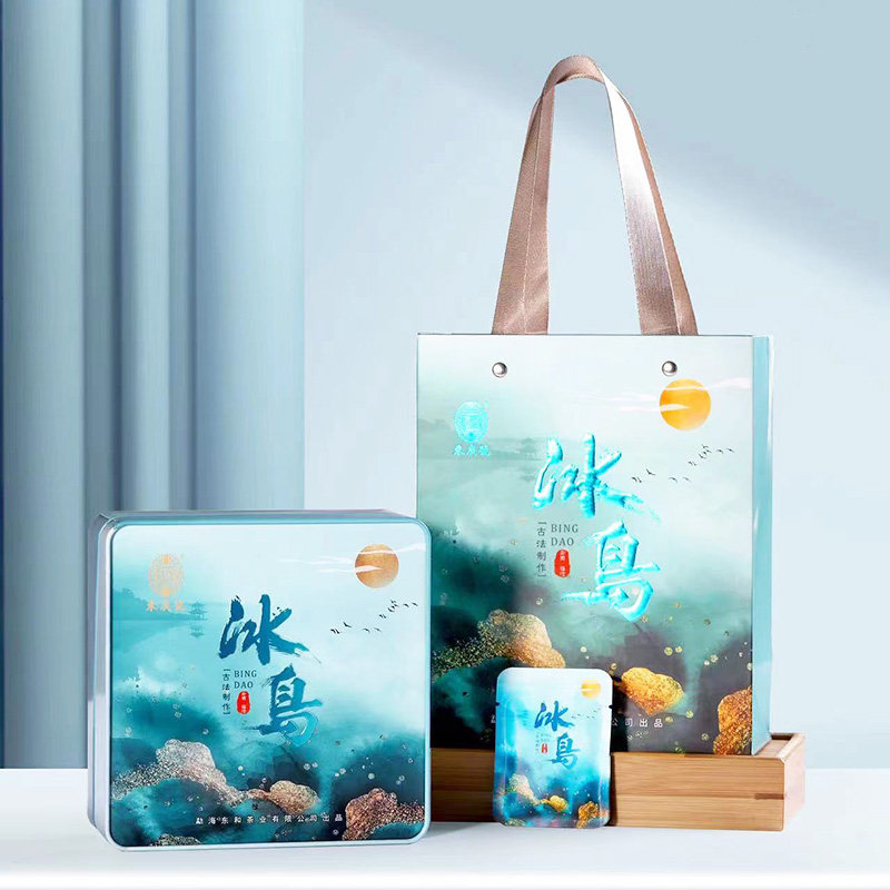 冰岛普洱紧压生茶云南勐海大叶晒青茶独立铁盒紧压小方片饼干礼品