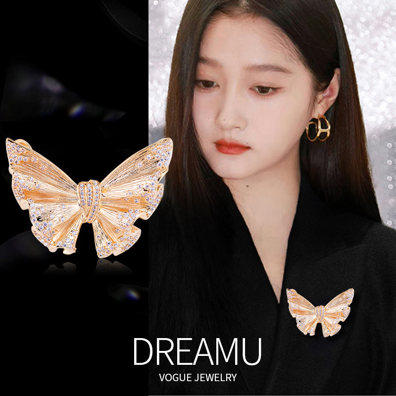 高档金色拉丝蝴蝶胸针女轻奢高级感精致胸花新款大衣西装别针配饰