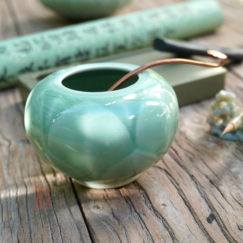 青云笔社 莲花水盂  经典梅子青手工雕刻瓷器