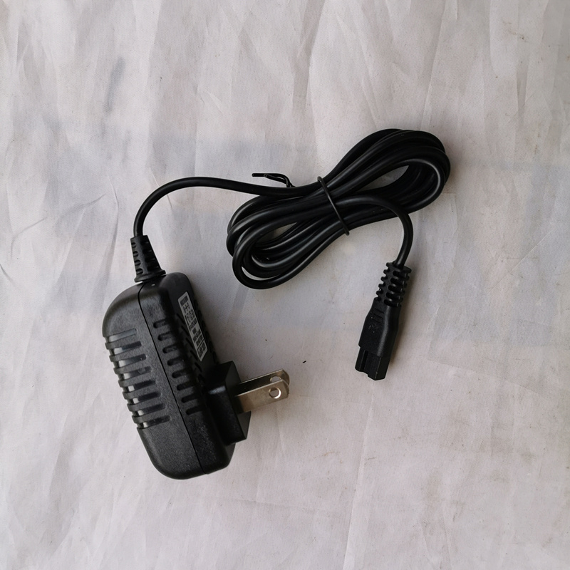 适合电动超顺理发器CS-6818 6826 6898 6878  等两孔充电器线3.5V