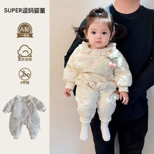 婴儿羽绒服连体衣冬季女宝宝加厚保暖外出服婴幼儿甜美韩系百日服