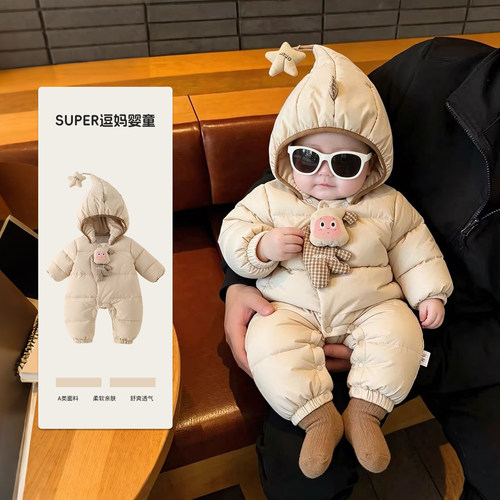 星星人羽绒服冬装小月龄宝宝冬季连体衣网红洋气婴幼儿百天外出服