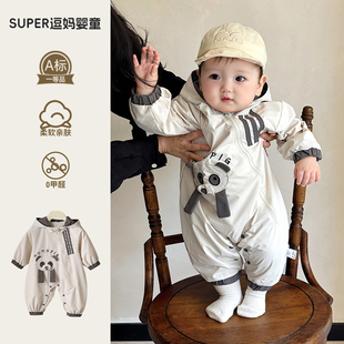 秋季婴儿衣服男宝外出服时髦洋气婴幼儿冲锋衣连体服百日服春秋款