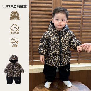 婴儿洋气小冬装套装加厚保暖羽绒服网红豹纹外套炸街款两件套冬季