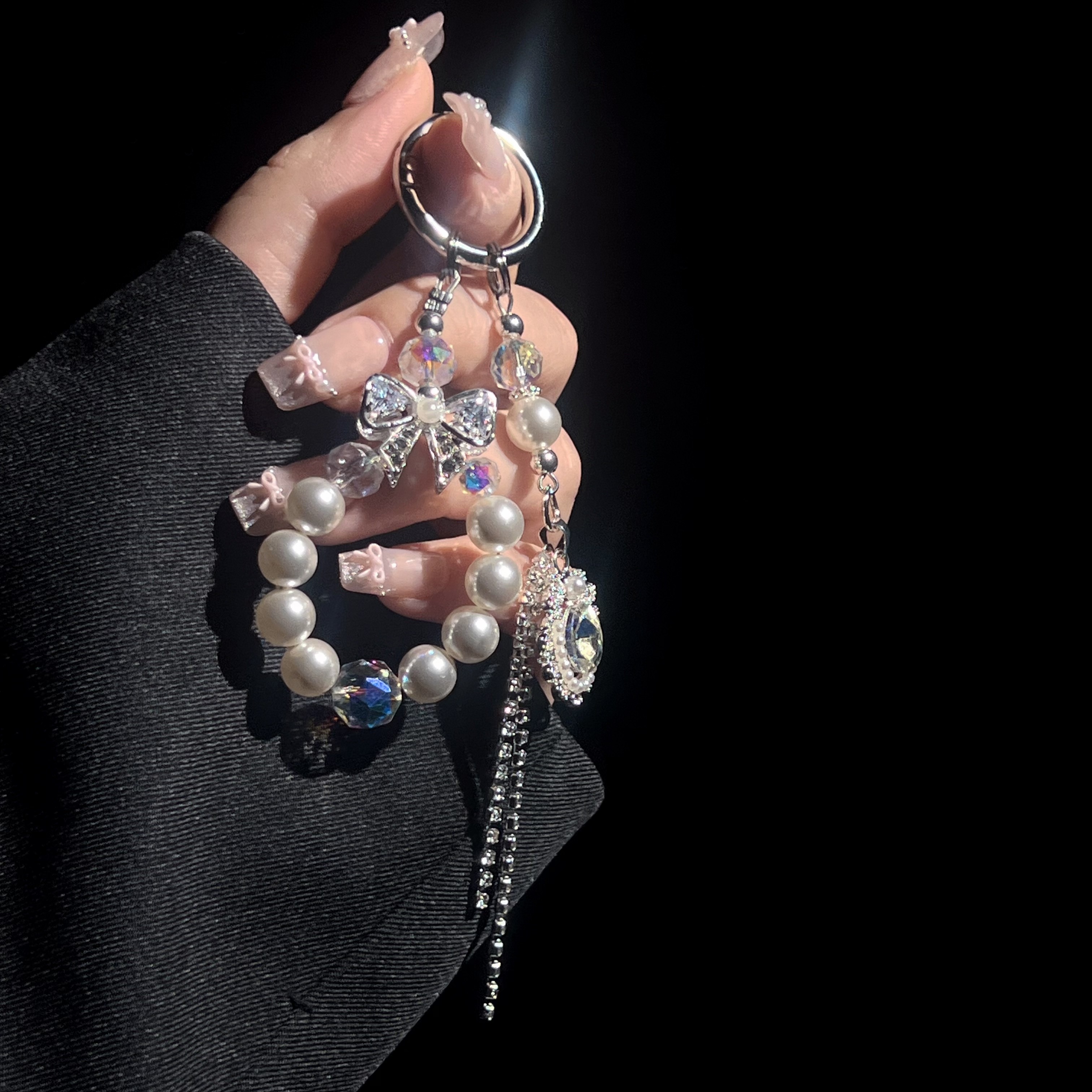 超显气质珍珠手机链轻奢锆石蝴蝶结高级感闪钻水晶流苏挂链手机链