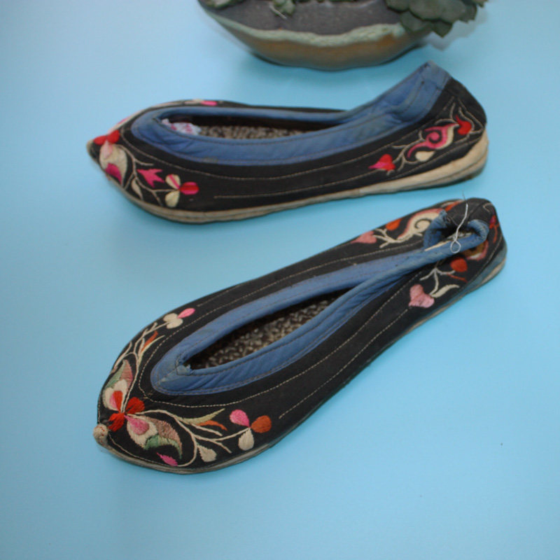 老绣鞋彝族尖头绣花布鞋麻线纯手工千层底民间收藏老货35码真品