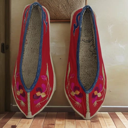 35码半尖头绣花鞋全新千层底老绣鞋收藏老鞋子民间老货双11狂欢