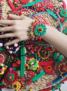 云南民族布手链表演用手链舞台日常饰品手工制作手镯铃铛串珠编制