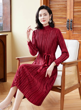 秋冬褶皱连衣裙时尚气质妈妈宽松大码女装洋气喜婆婆婚礼婚宴典雅