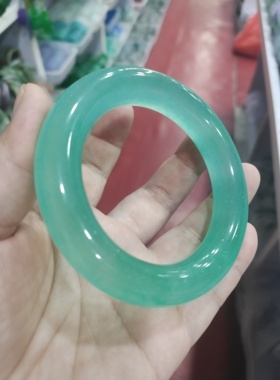 高档冰种胖圆条石英岩玉石翡翠色手镯女晴水湖水绿浅正圈起荧光