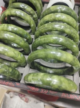 南玉手镯 玉女款玉石镯子厂家直销扁条手镯玉手镯女真货