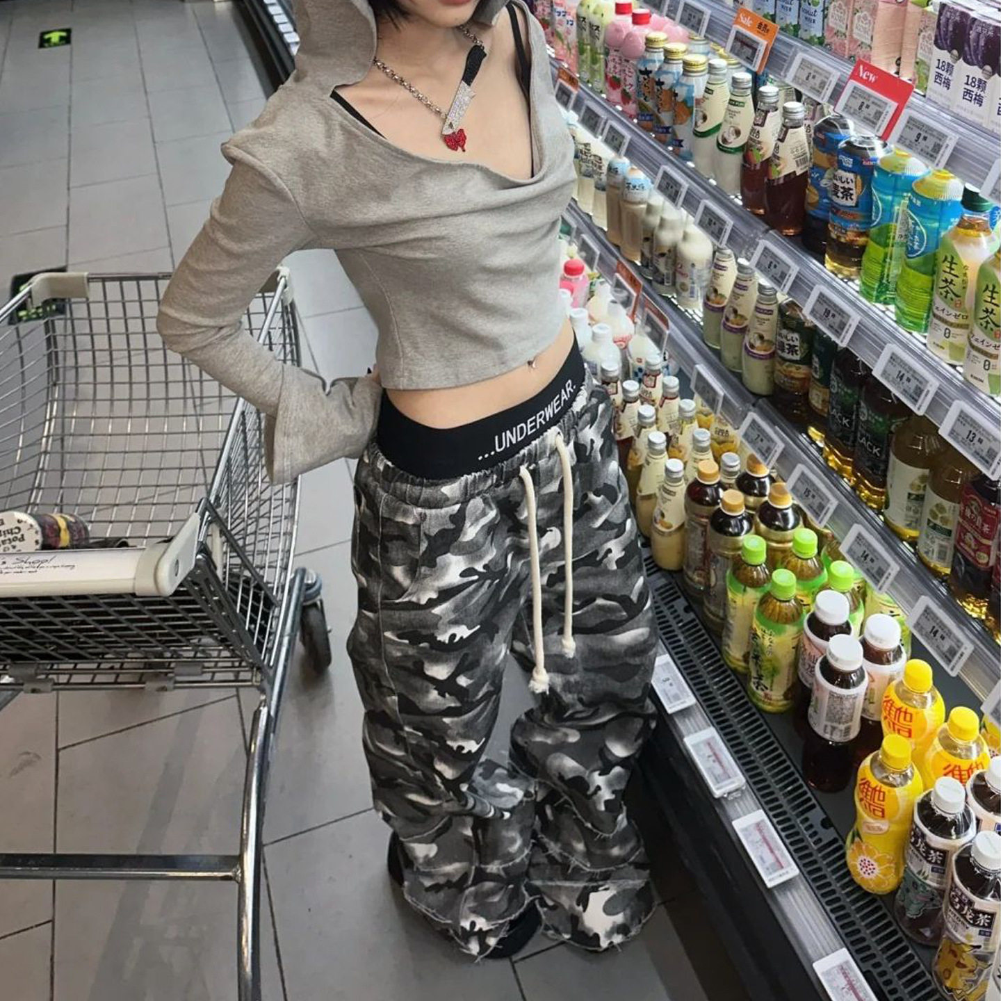 辣妹废土风连帽长袖T恤女修身大领口设计感小众露脐灰色短款上衣
