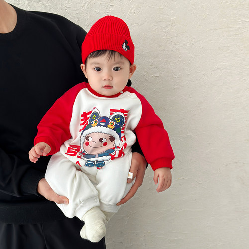 婴儿红色喜庆新年衣服