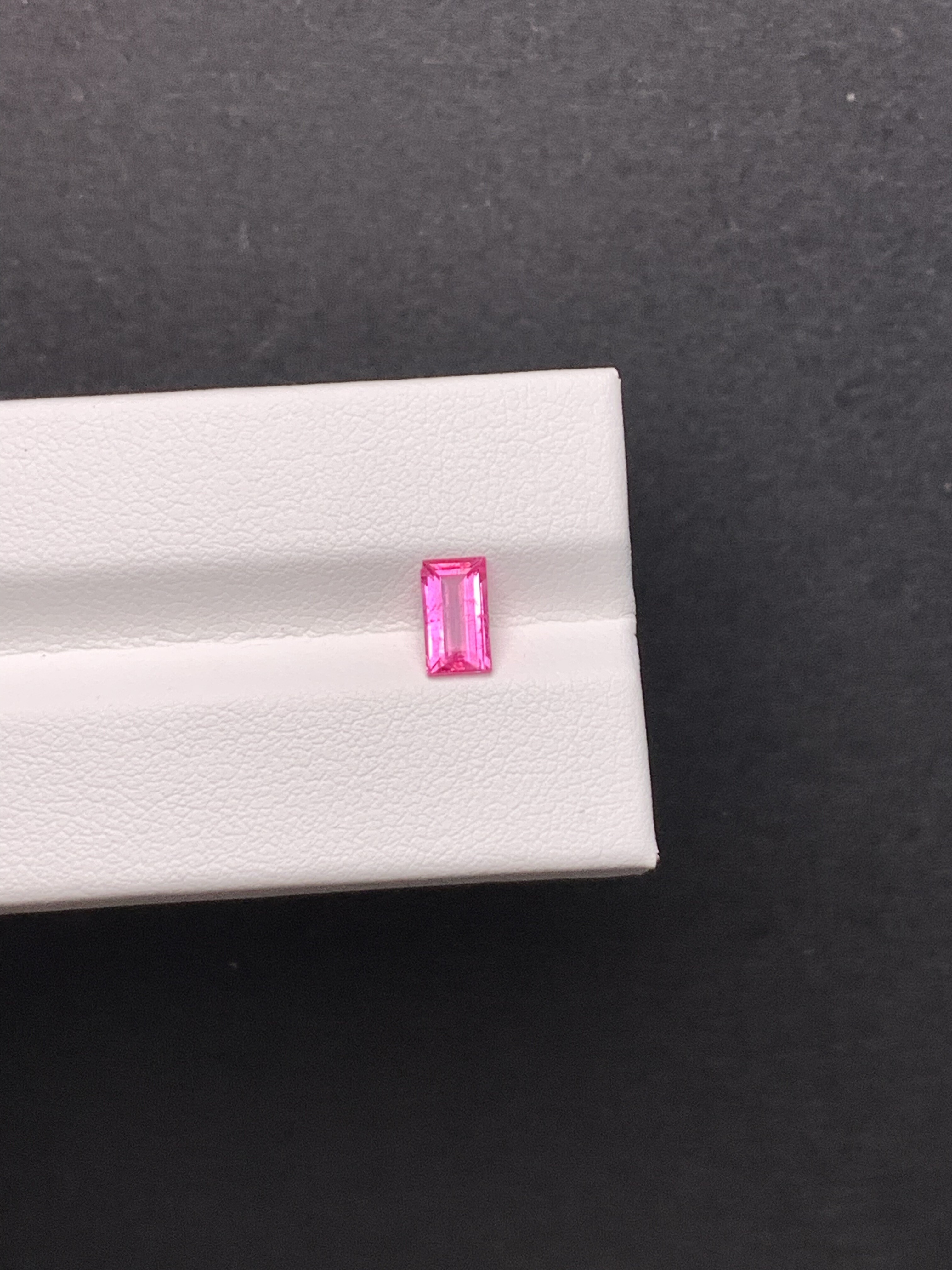 0.65克拉 坦桑尼亚天然无烧马亨盖 尖晶石 热粉 （1122）