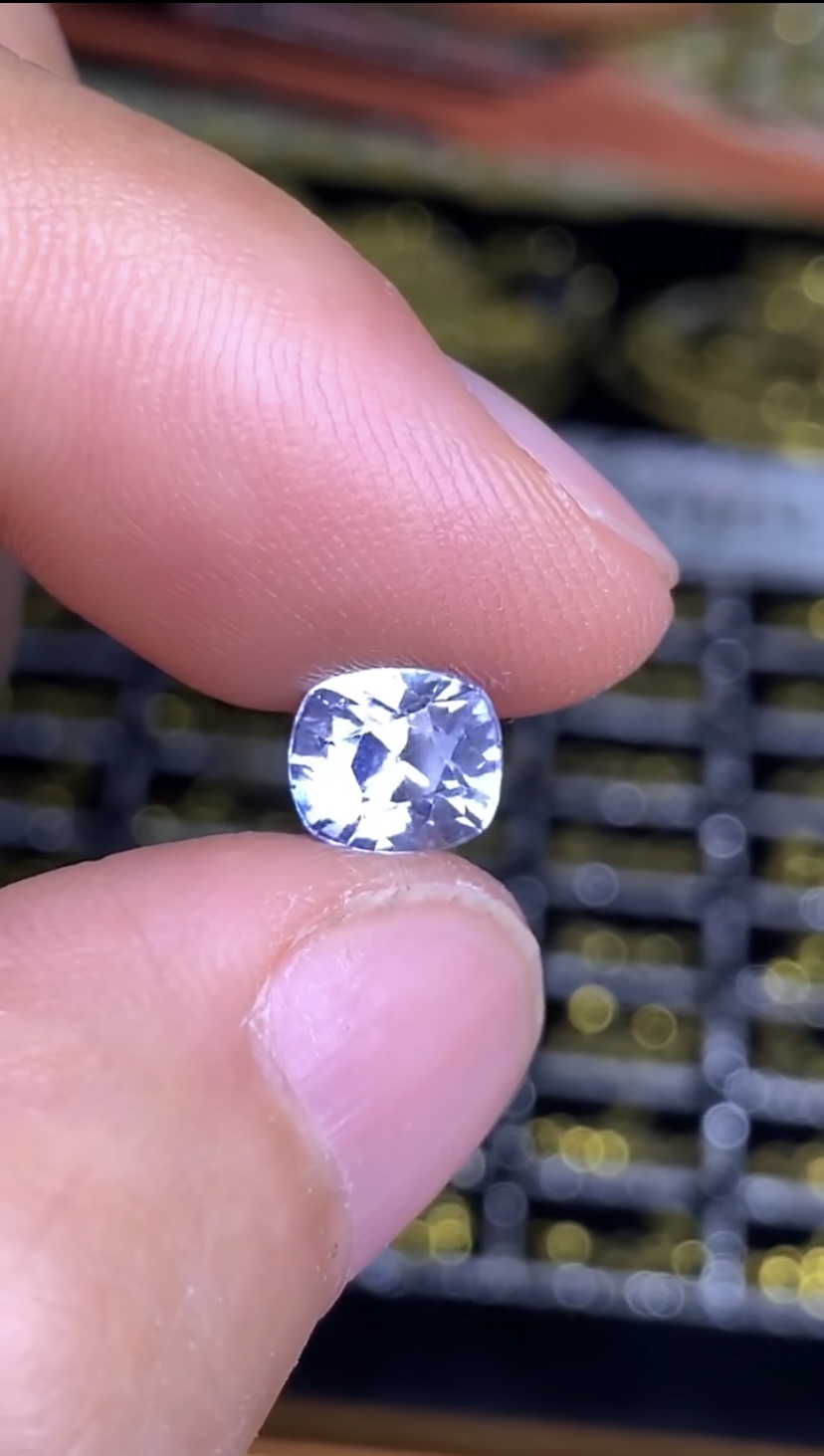 2.11克拉 斯里兰卡天然无烧冰川蓝蓝宝石 （1126）