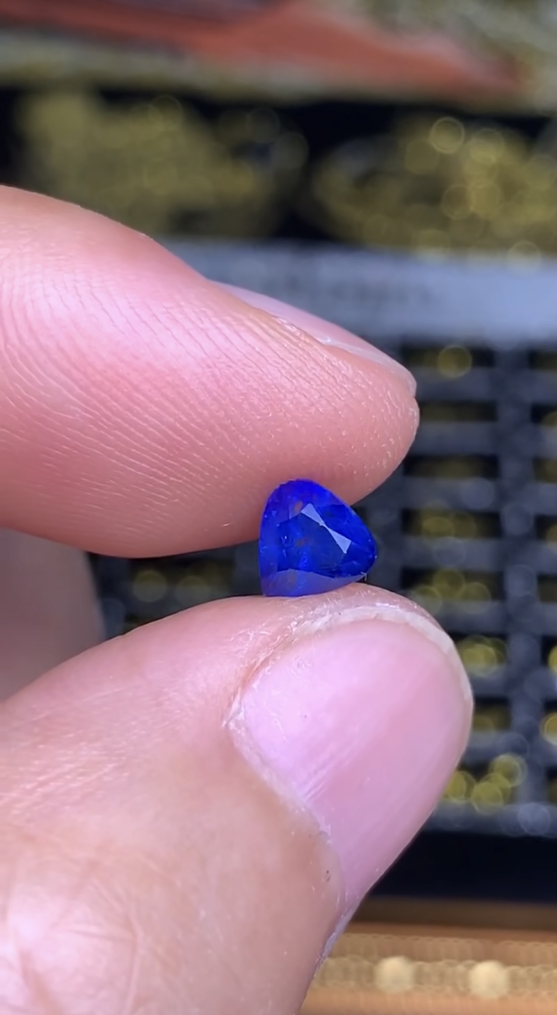 1.09克拉 斯里兰卡天然老烧皇家蓝蓝宝石（1126）