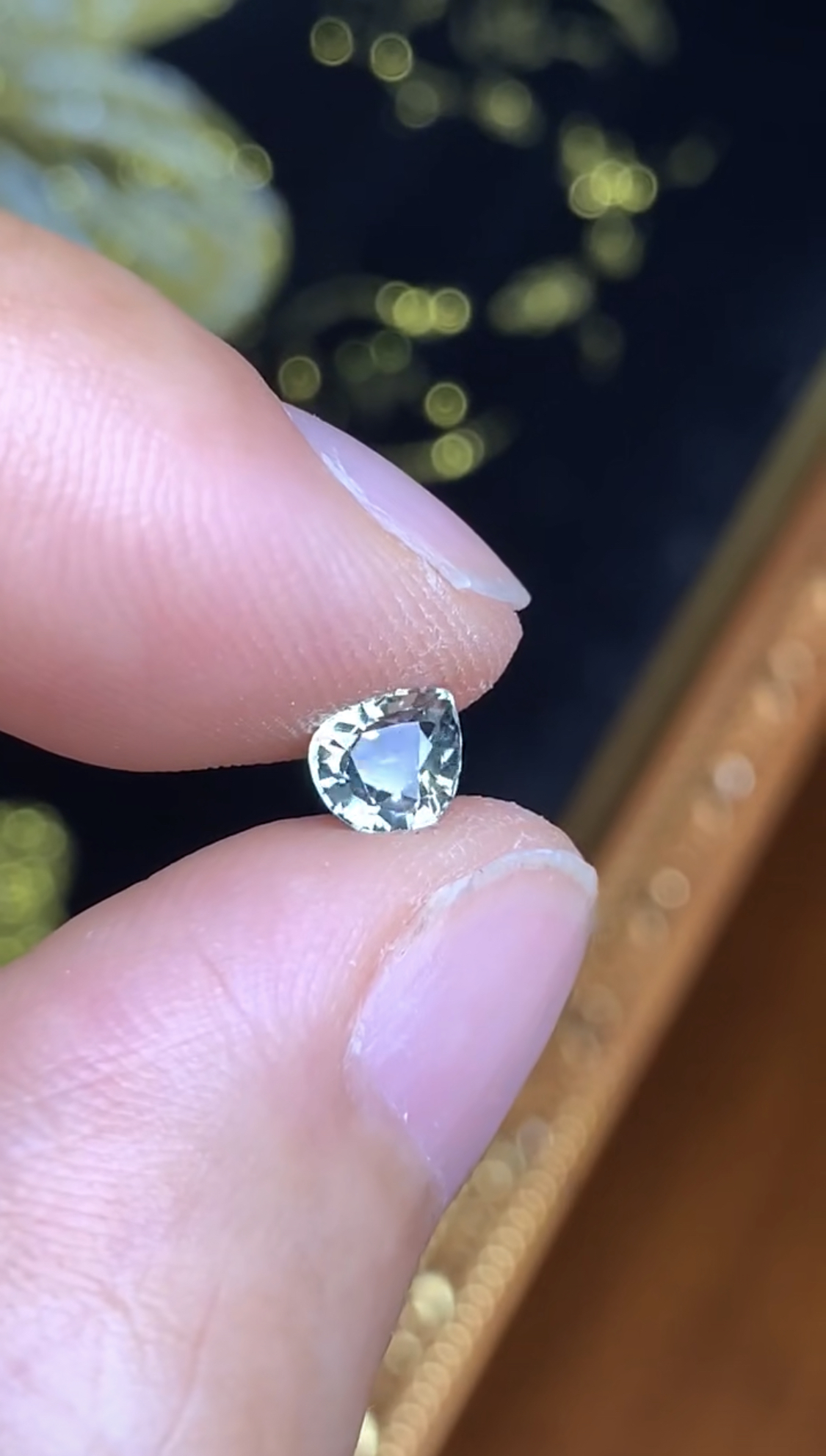 0.72克拉 斯里兰卡天然无烧湖水绿蓝宝石 （1129）