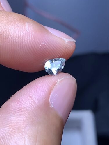0.58克拉 斯里兰卡天然老烧淡淡绿色蓝宝石（0820）