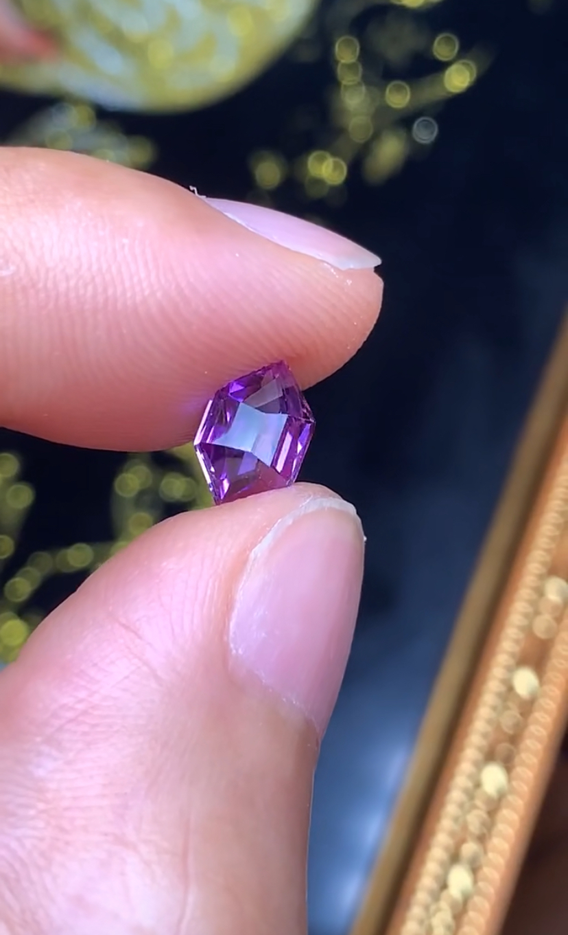 1.36克拉 斯里兰卡天然老烧薰衣草紫色蓝宝石 （1204）