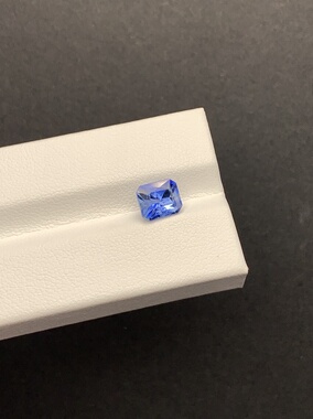 2.09克拉 斯里兰卡天然老烧矢车菊蓝宝石 （0102）