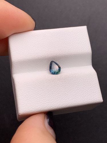 0.54克拉 斯里兰卡天然老烧蓝宝石 孔雀蓝（0903清）