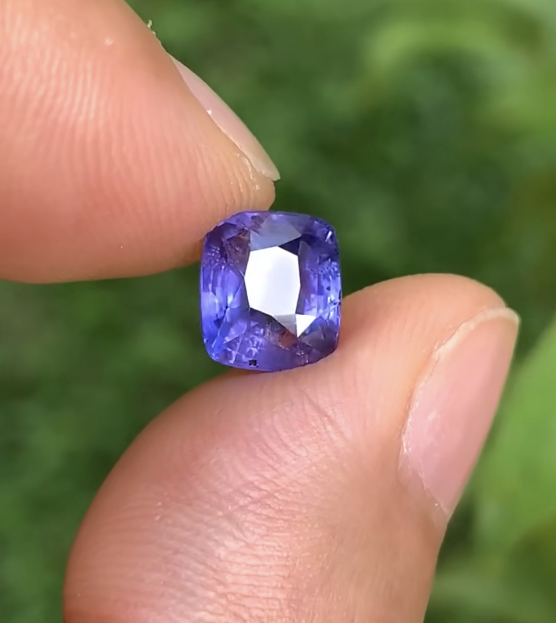 自家矿出 3.04克拉 斯里兰卡天然无烧紫蓝色蓝宝石 （1204）