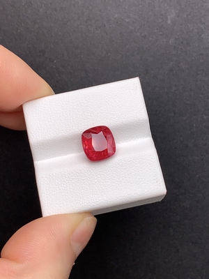 3.61克拉 缅甸天‮无然‬烧尖晶石 正红绝地武士 （0203）