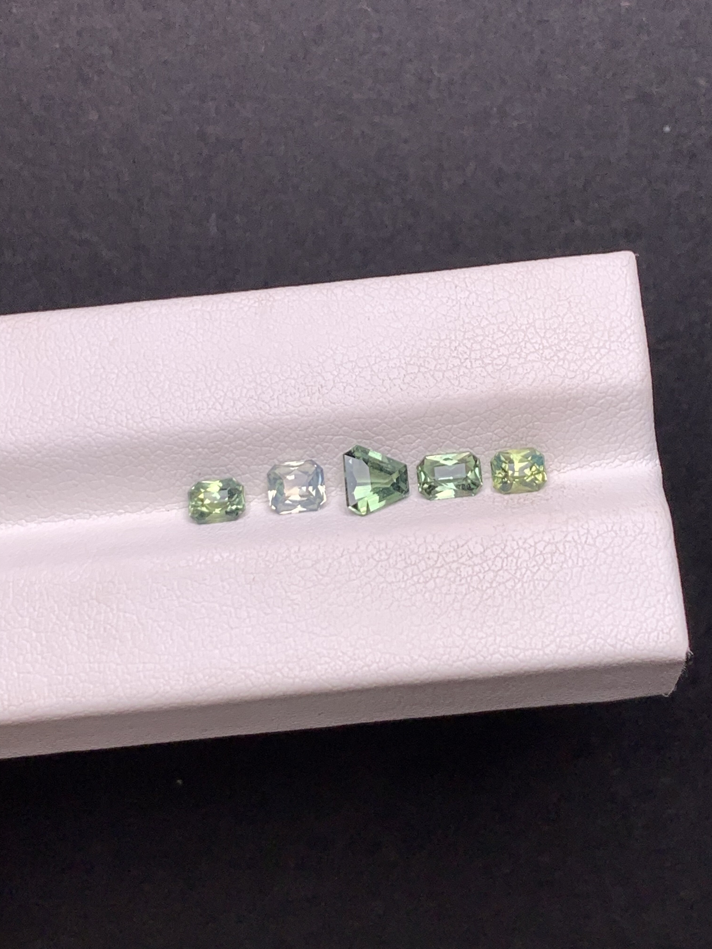 2.01克拉 斯里兰卡天然无烧梦幻莫奈色蓝宝石（1014）