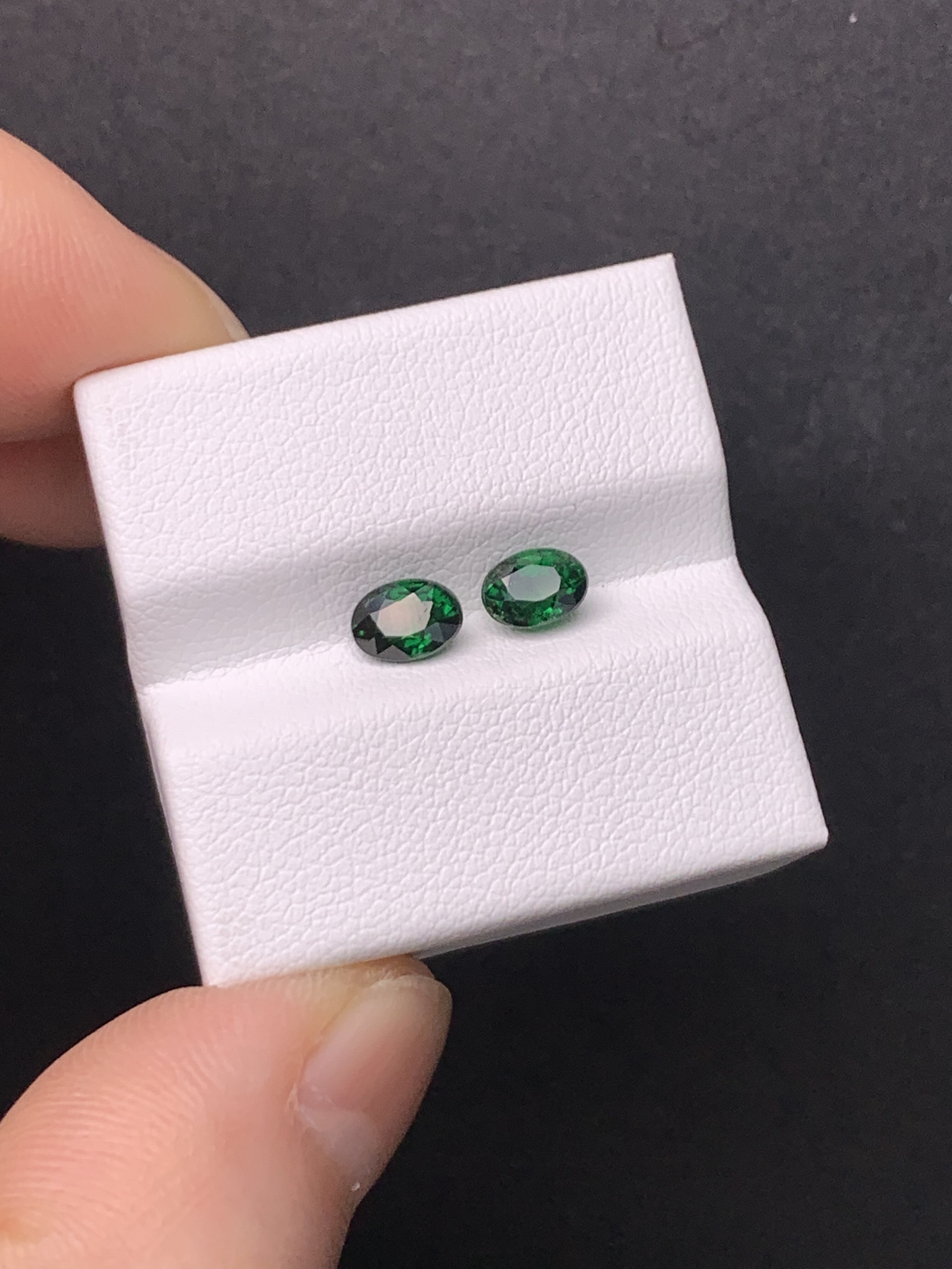 1.25克拉一对 阿鲁沙新矿沙弗莱 卡扎尼色 颜色艳绿（0116）,珠宝/钻石/翡翠,裸石,淘宝优惠券,粉丝福利购,淘宝优惠卷