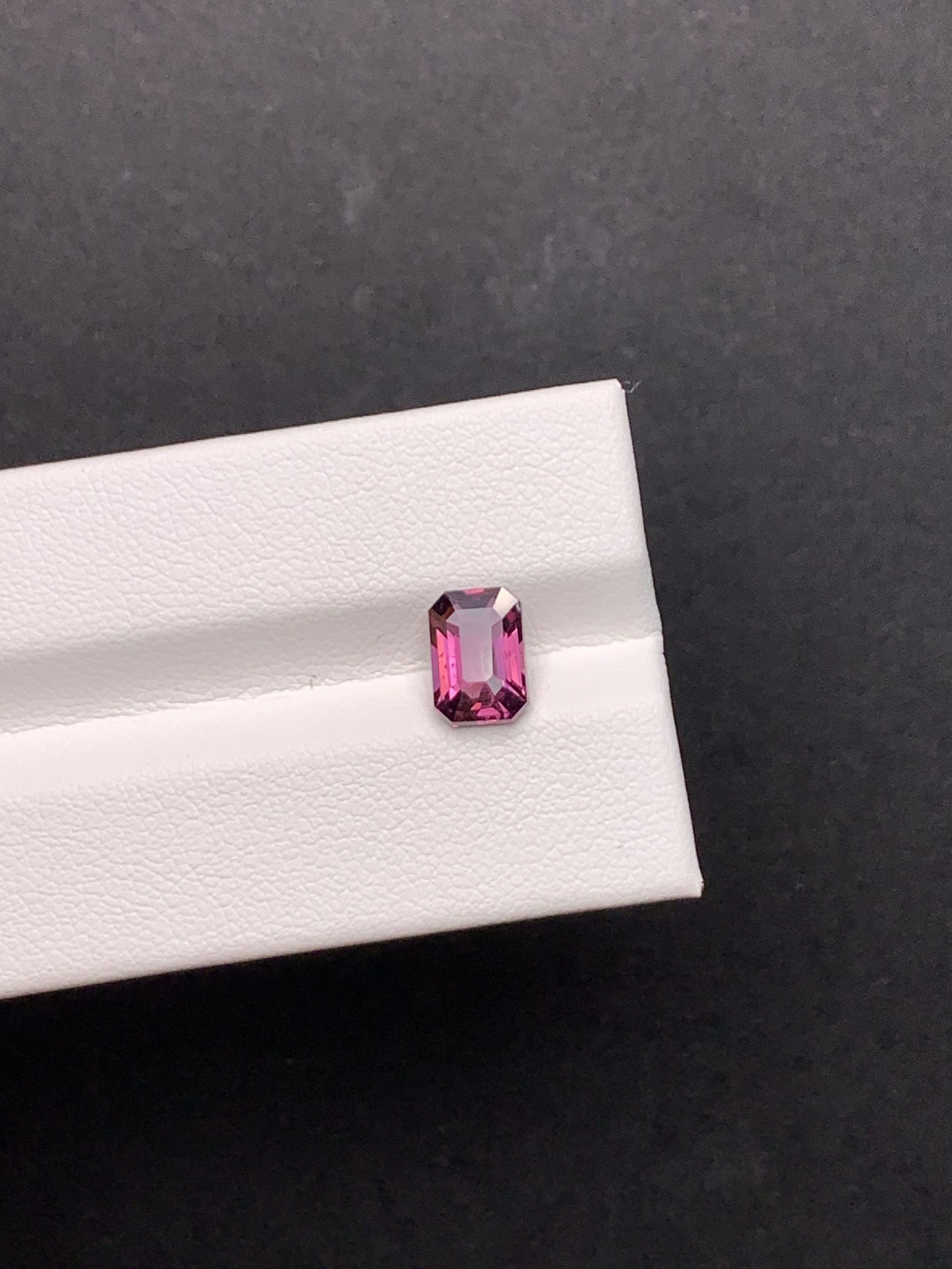 1.52克拉 坦桑尼亚天然无烧尖晶石  酒红色 （1125）