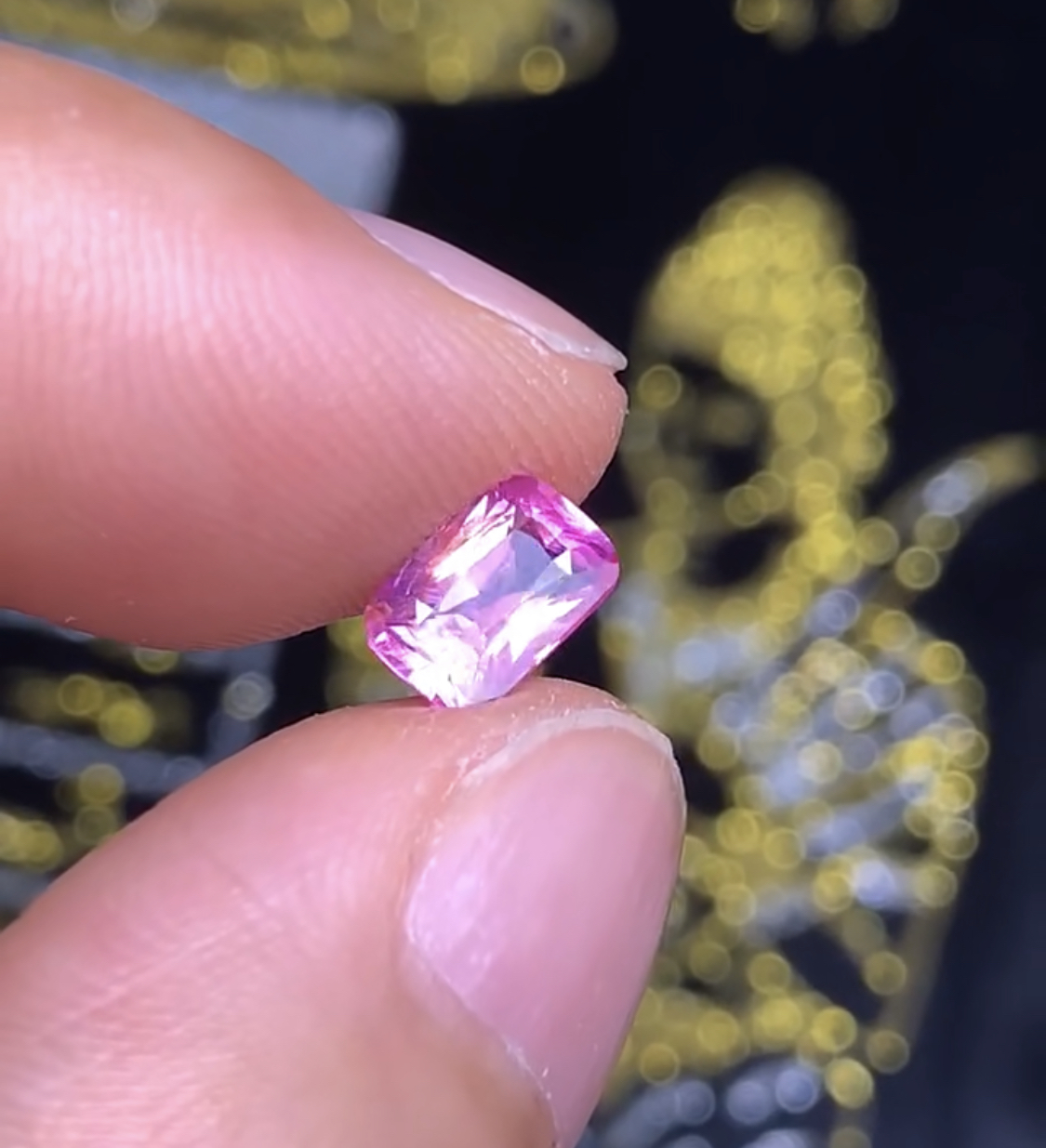 1.06克拉 坦桑尼亚天然无烧马亨盖尖晶石 艳粉色 （1203）