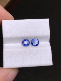 1.44克拉斯里兰卡‮然天‬老烧矢车菊蓝‮石宝‬耳钉料（0131）