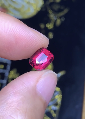 海外矿区捡漏 3.51克拉 坦桑尼亚天然无烧鲜红色石榴石（1209）