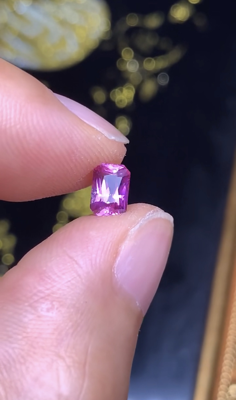 自家矿出 1.04克拉 斯里兰卡天然无烧薰衣草紫色蓝宝石 （1208）