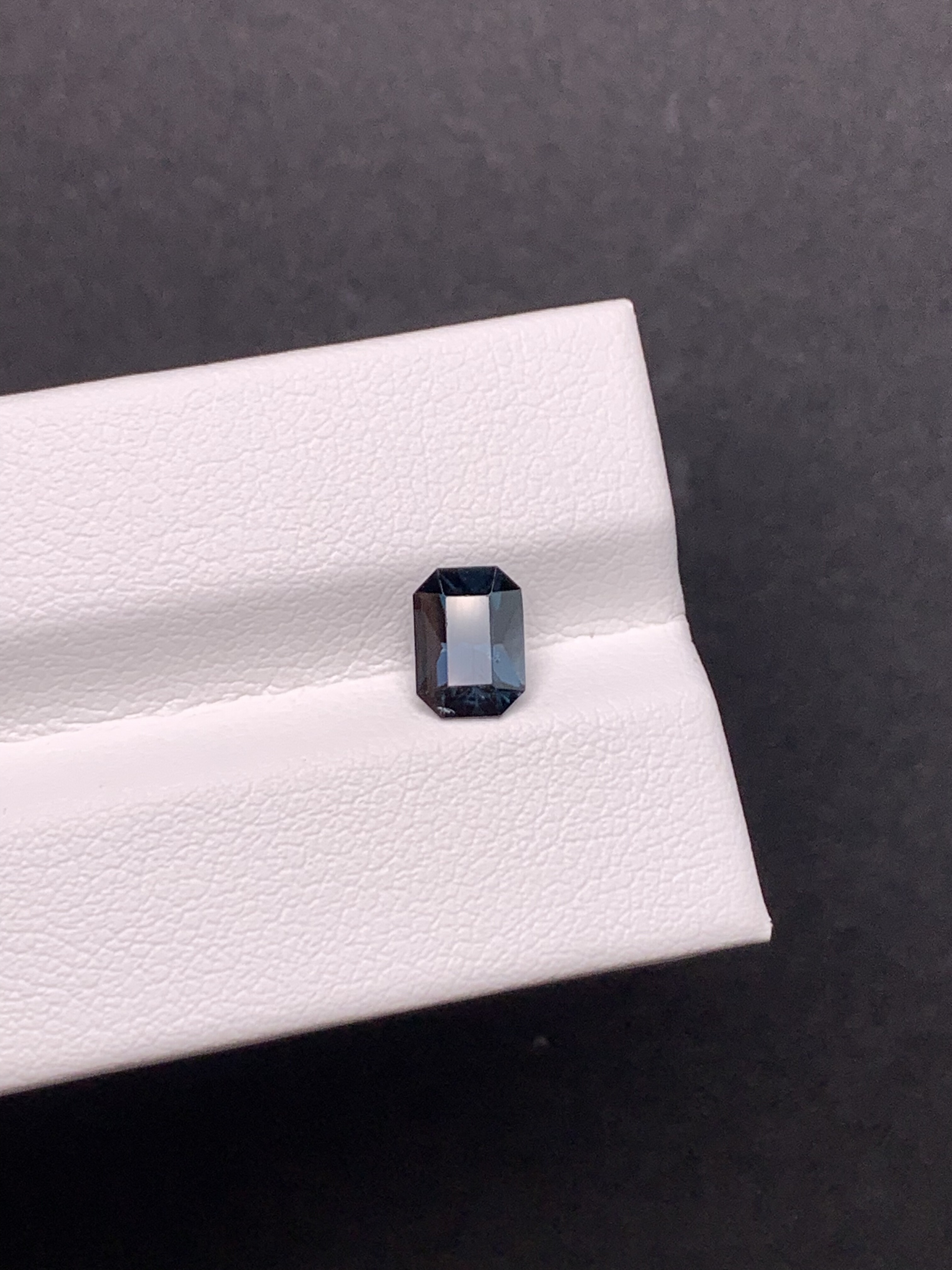 1.01克拉 坦桑尼亚天然无烧尖晶石绝地 孔雀蓝 （1111）