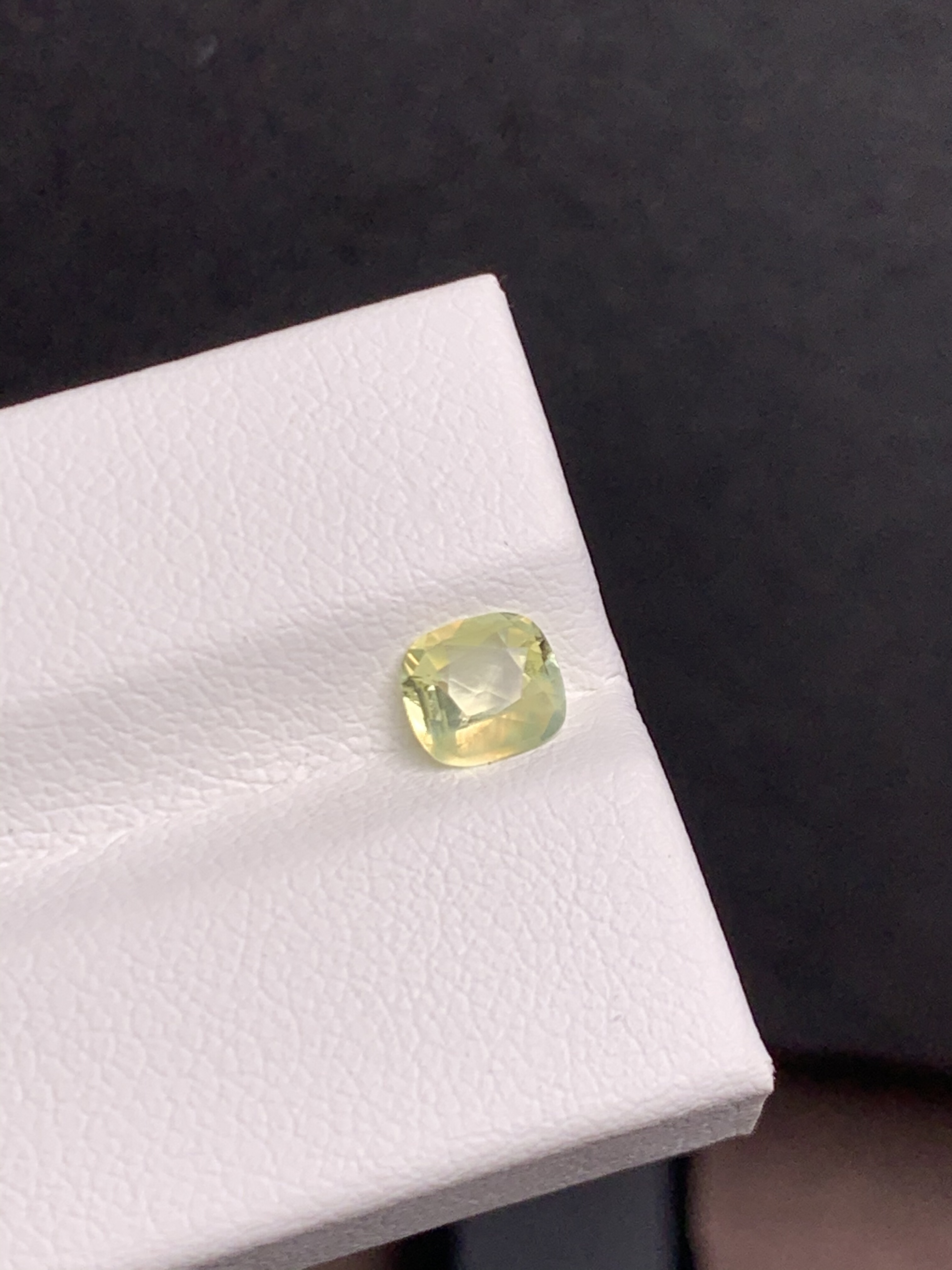 0.59克拉 斯里兰卡天然无烧梦幻荧光笔金绿宝石 （1115）