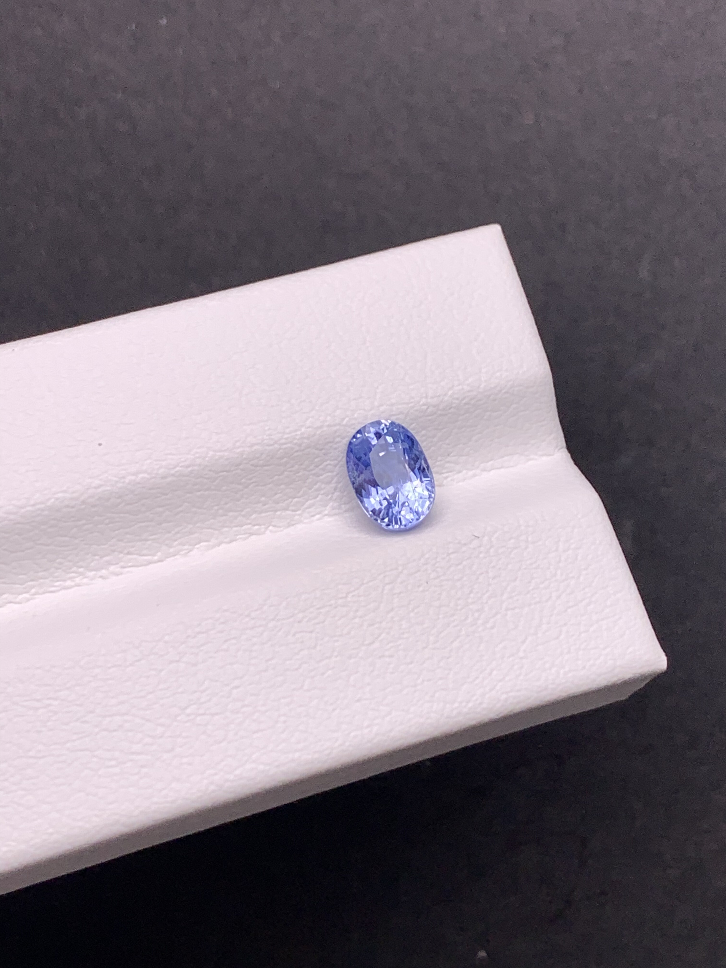 1.32克拉斯里兰卡天然无烧天空蓝蓝宝石（1111）