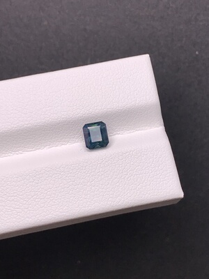 1.08克拉 斯里兰卡天然无烧水鸭绿蓝宝石 （1022）