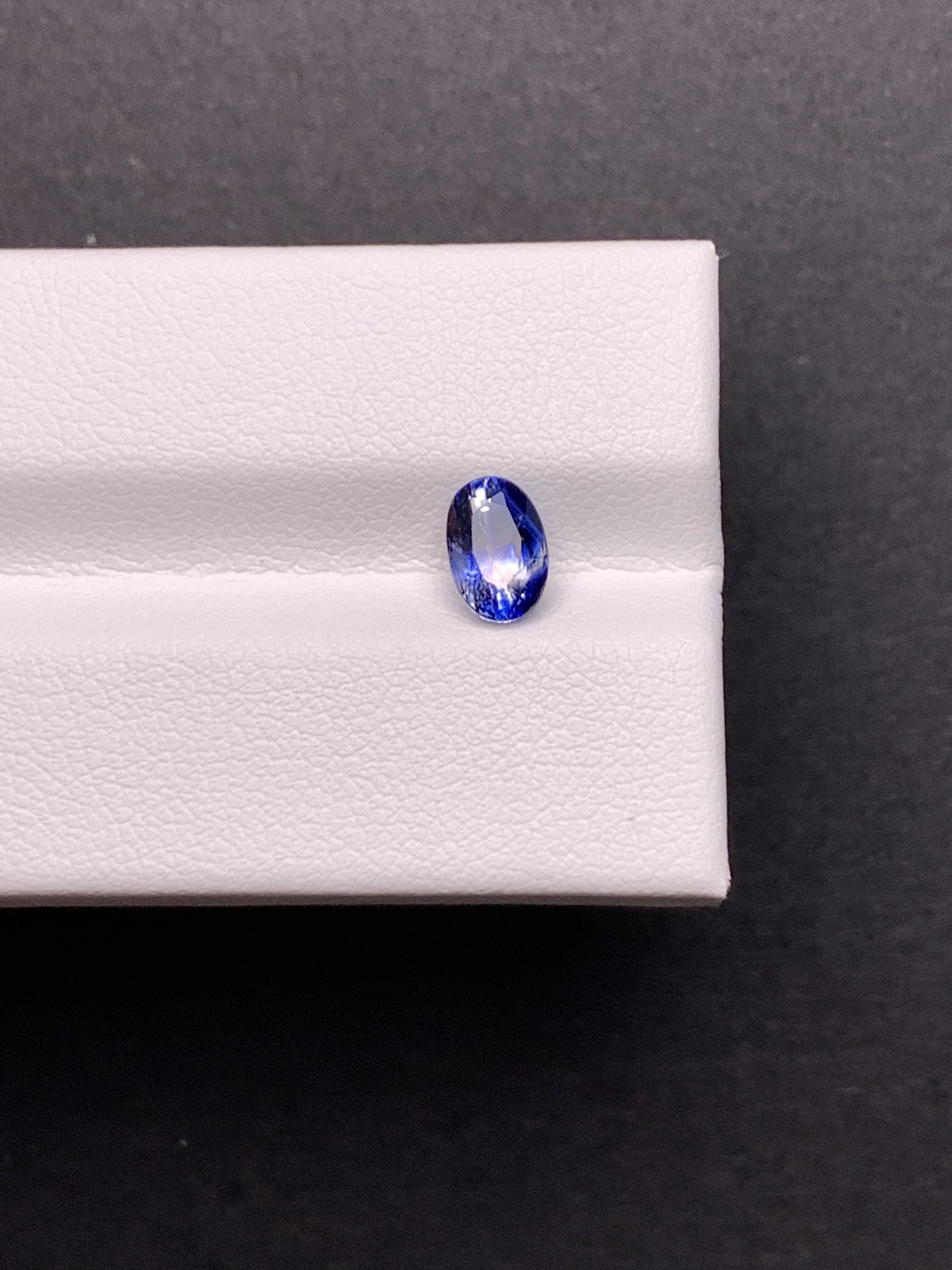 0.99克拉 斯里兰卡天然老烧矢车菊蓝宝石（1124）