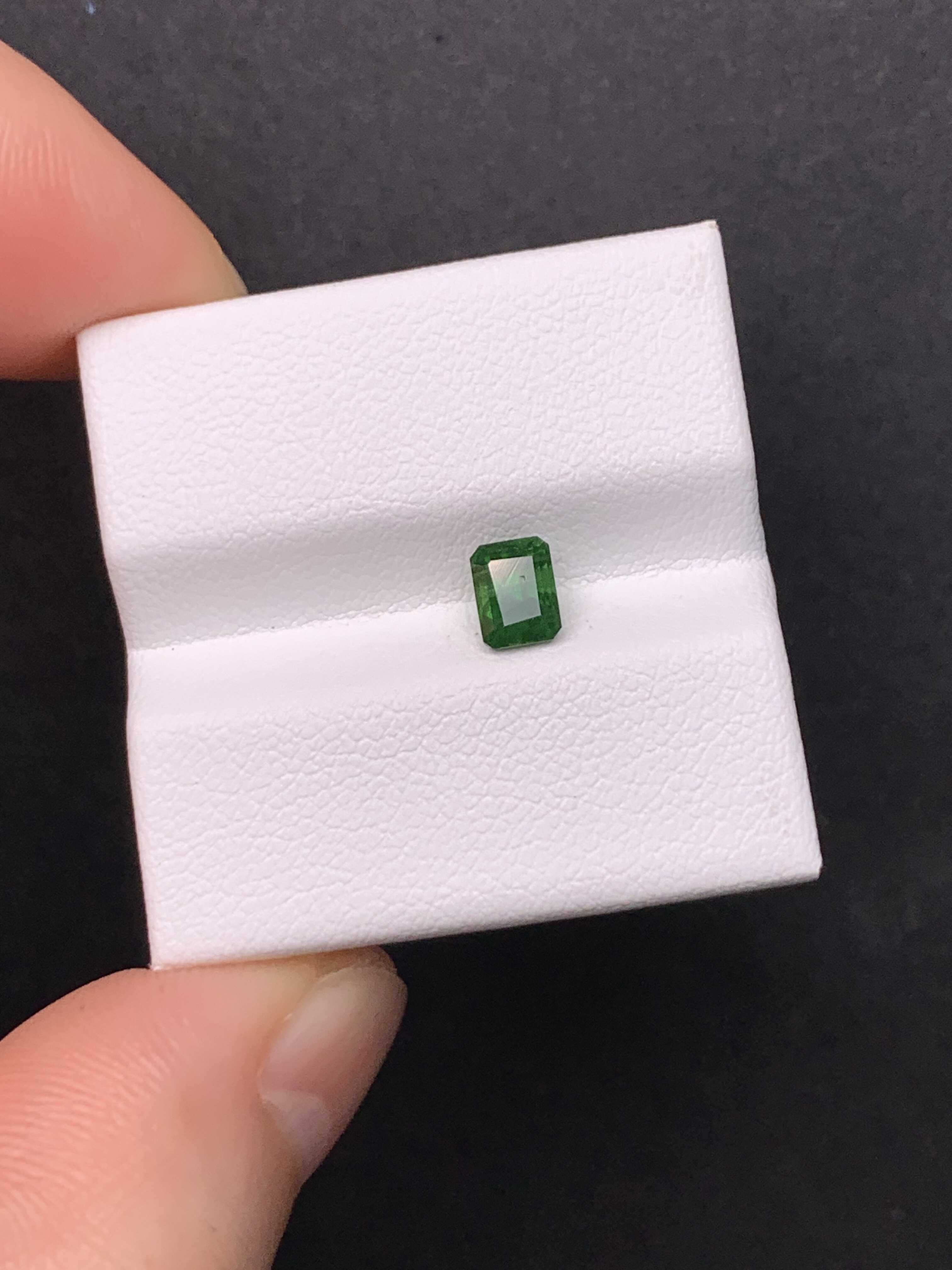 0.68克拉 阿鲁沙新矿沙弗莱 颜色翠绿 （0112）,珠宝/钻石/翡翠,裸石,淘宝优惠券,粉丝福利购,淘宝优惠卷