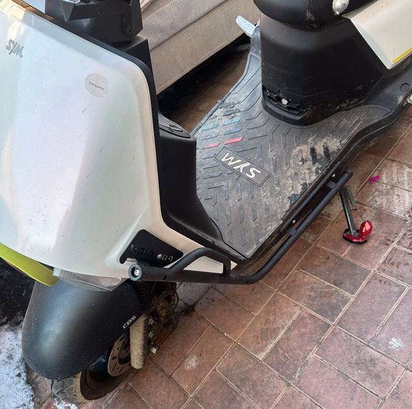 三阳小蚂蚁4MICA碳钢护杠一对 车标挡板是不锈钢的