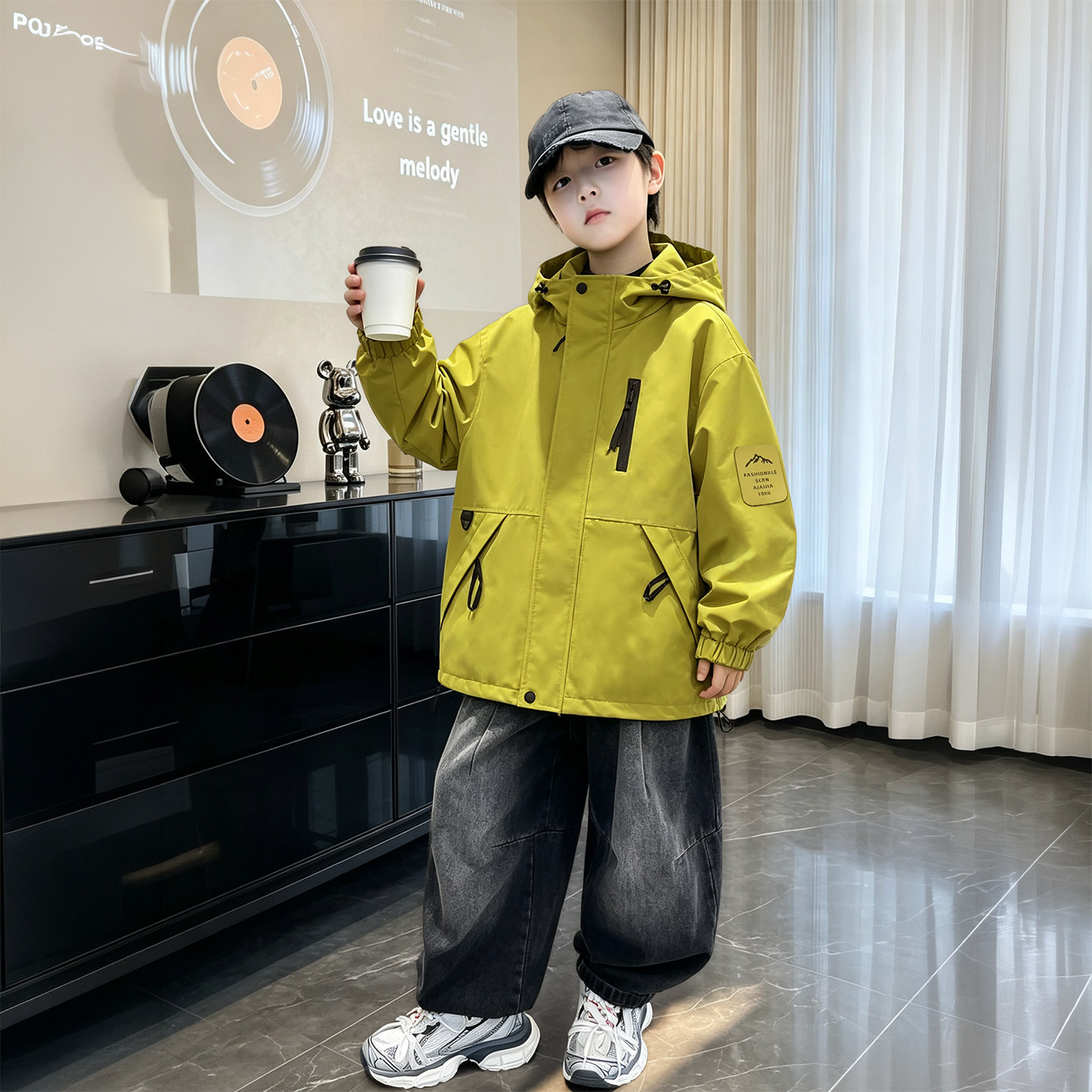男童连帽冲锋衣外套春秋户外帅气