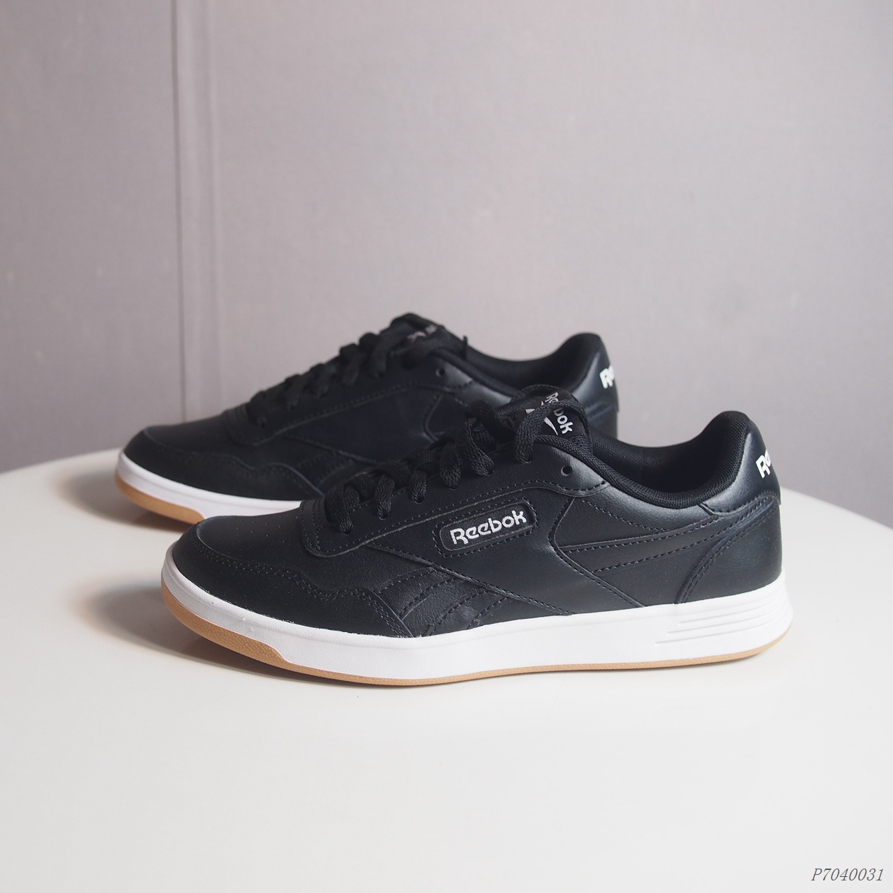 合成革低帮耐磨防滑板鞋